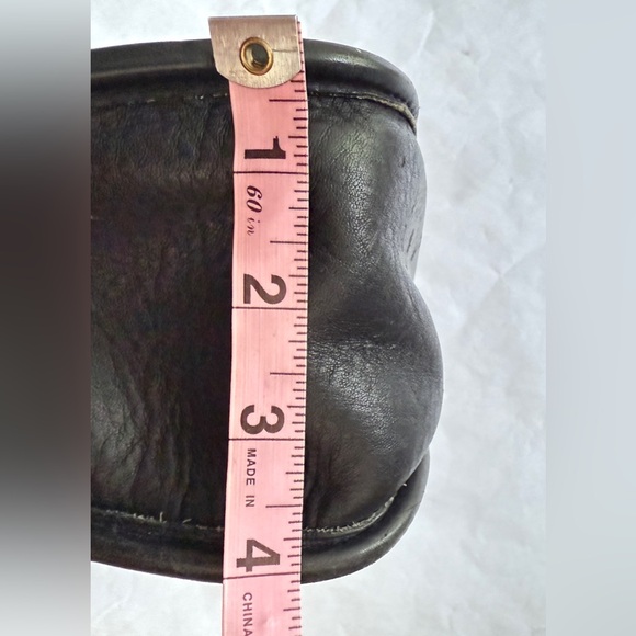 Vintage COACH Crossbody Messenger Saddlebag Black
Leather Handbag - Picture 14 of 16